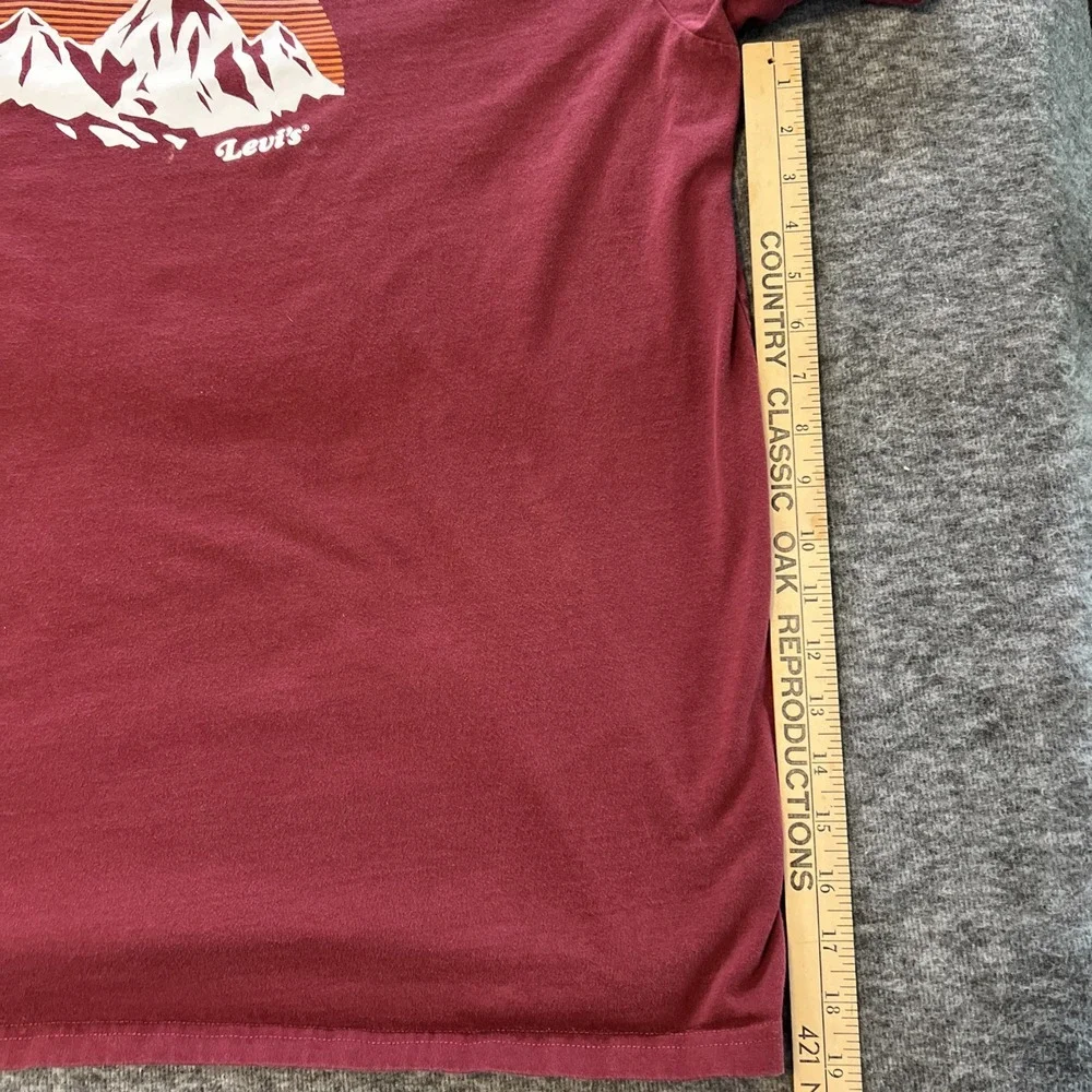 Levi's Men's 2XL‎ Burgundy Short Sleeve Crew Neck Graphic Tee Mountains